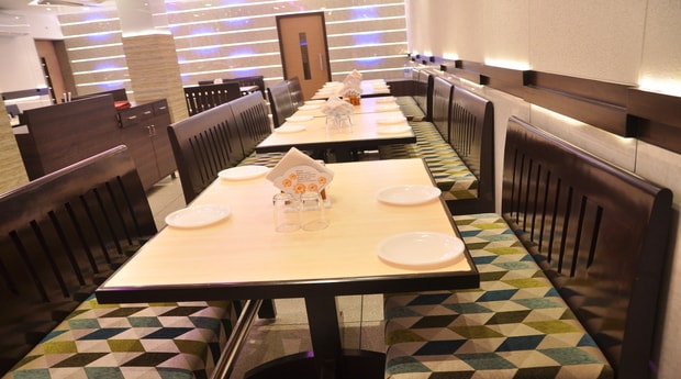 Restaurants near by Platinum plaza