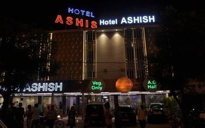 Restaurants near by Platinum plaza